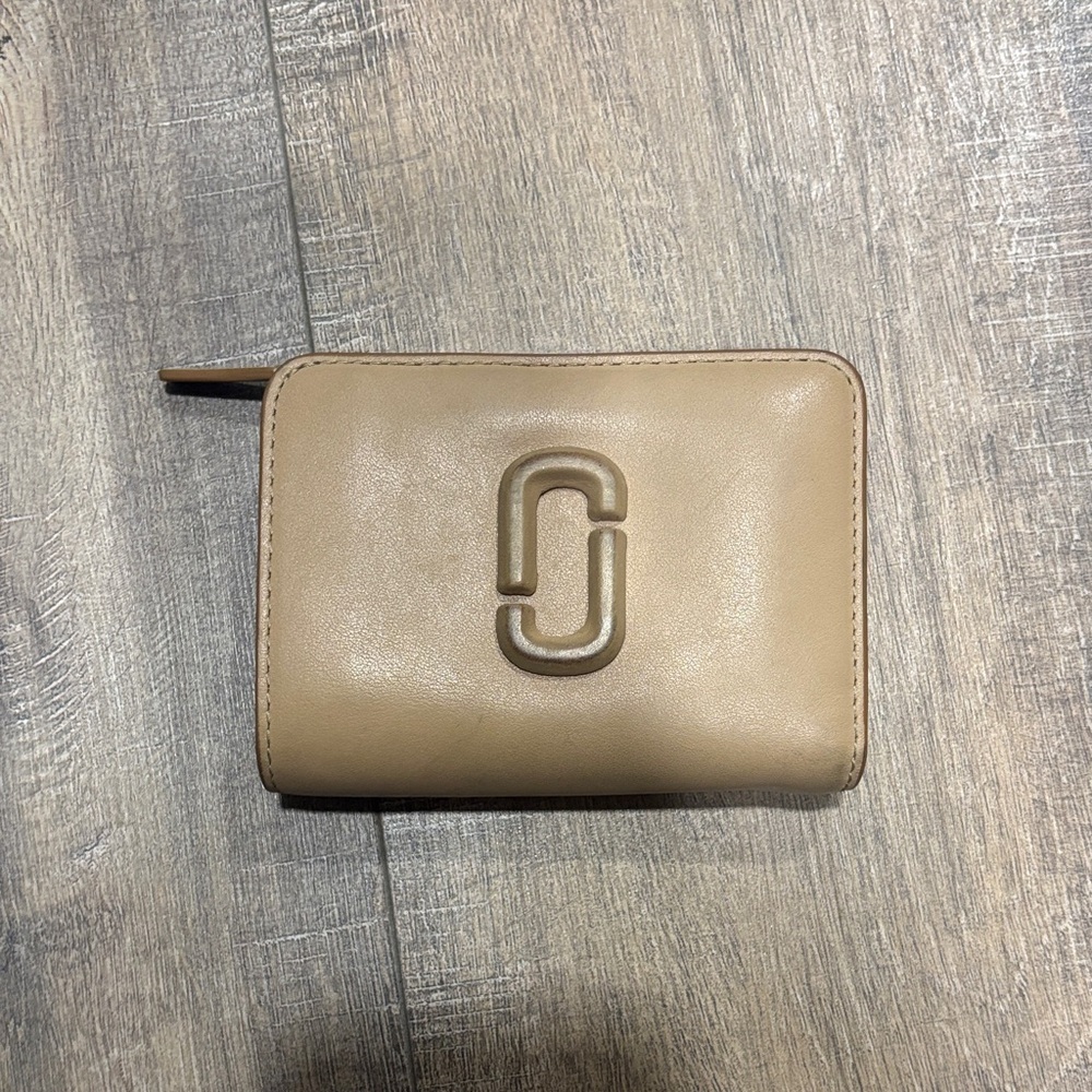 Marc Jacobs Taupe Leather Wallet